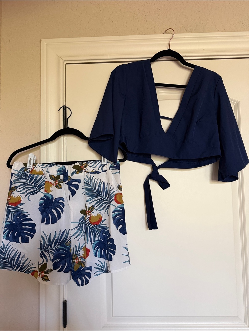 2-piece cropped top beach outfit